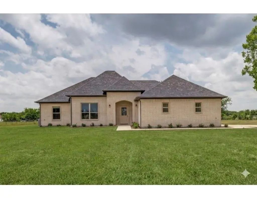 3712 County Road 1102, Celeste