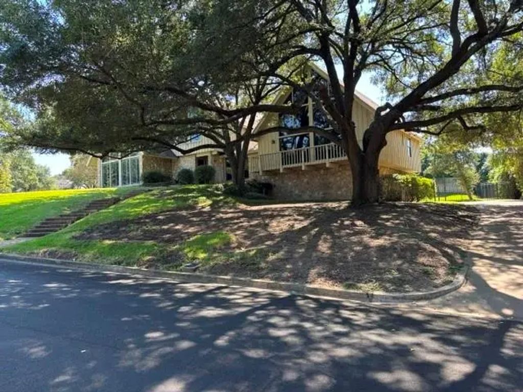 2900 Inverness Drive, Waco