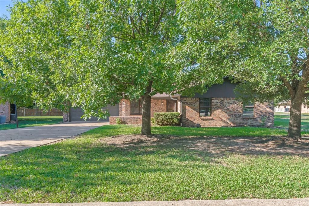 322 Juanita Avenue, Wills Point