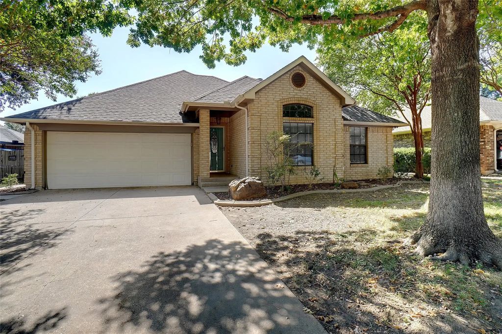 1109 W Hills Terrace, Saginaw