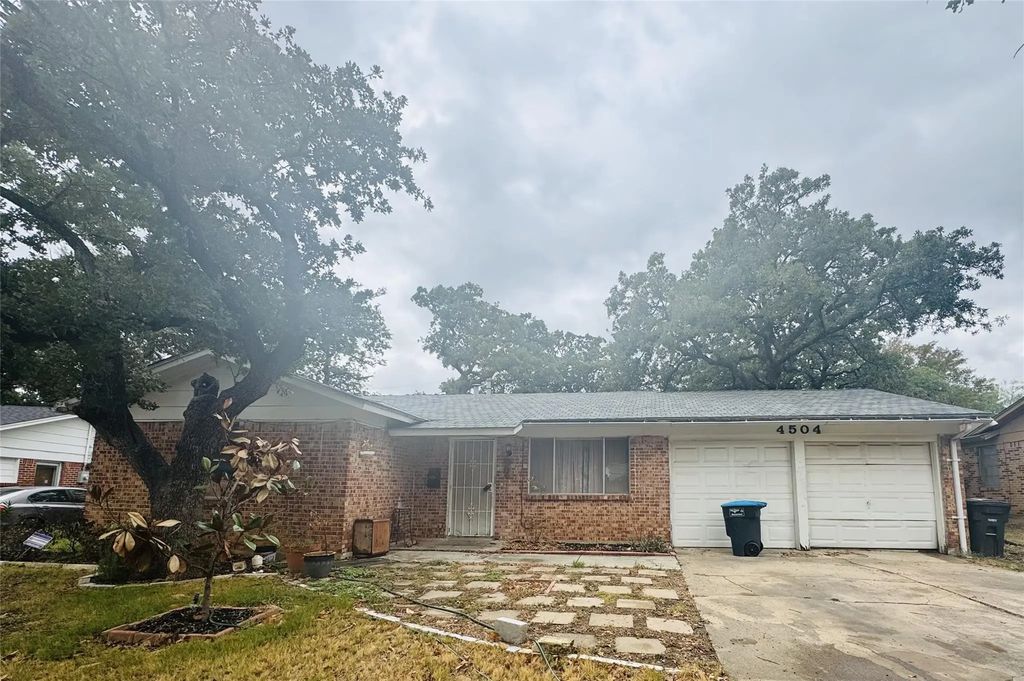 4504 Burke Road, Fort Worth