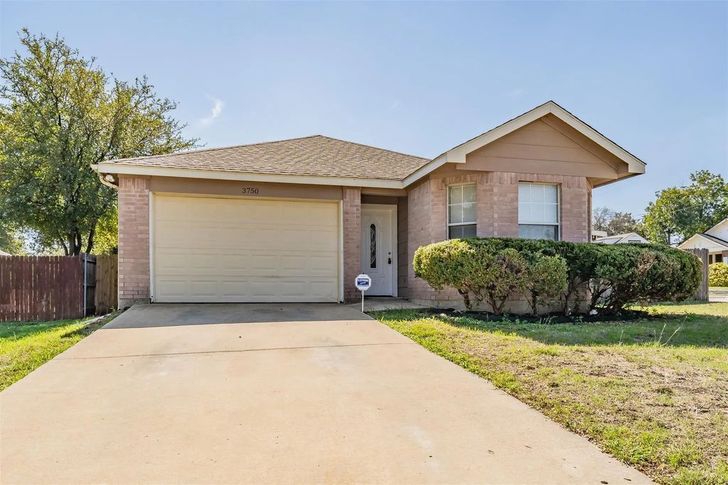 3750 Meadowbrook Drive, Fort Worth
