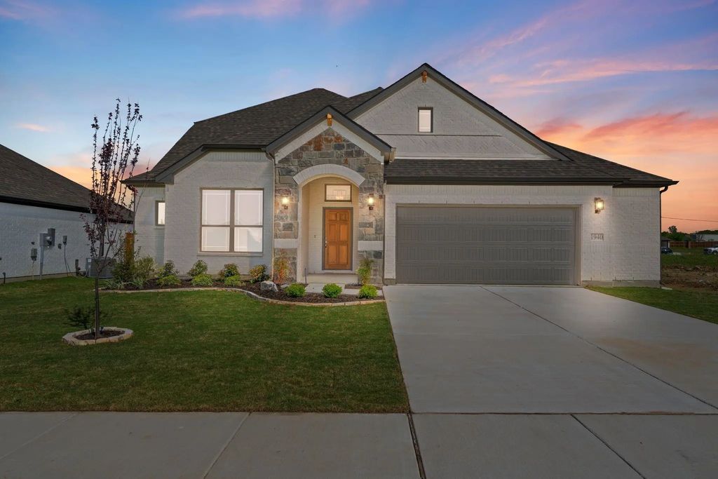 2457 Acacia Road, Cleburne