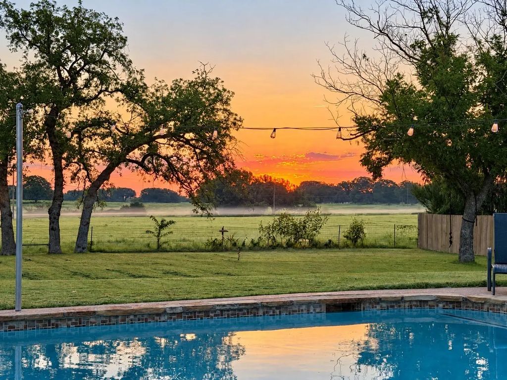 2609 Oaks Drive, Granbury