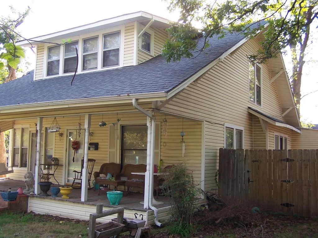900 W Washington Street, Sherman