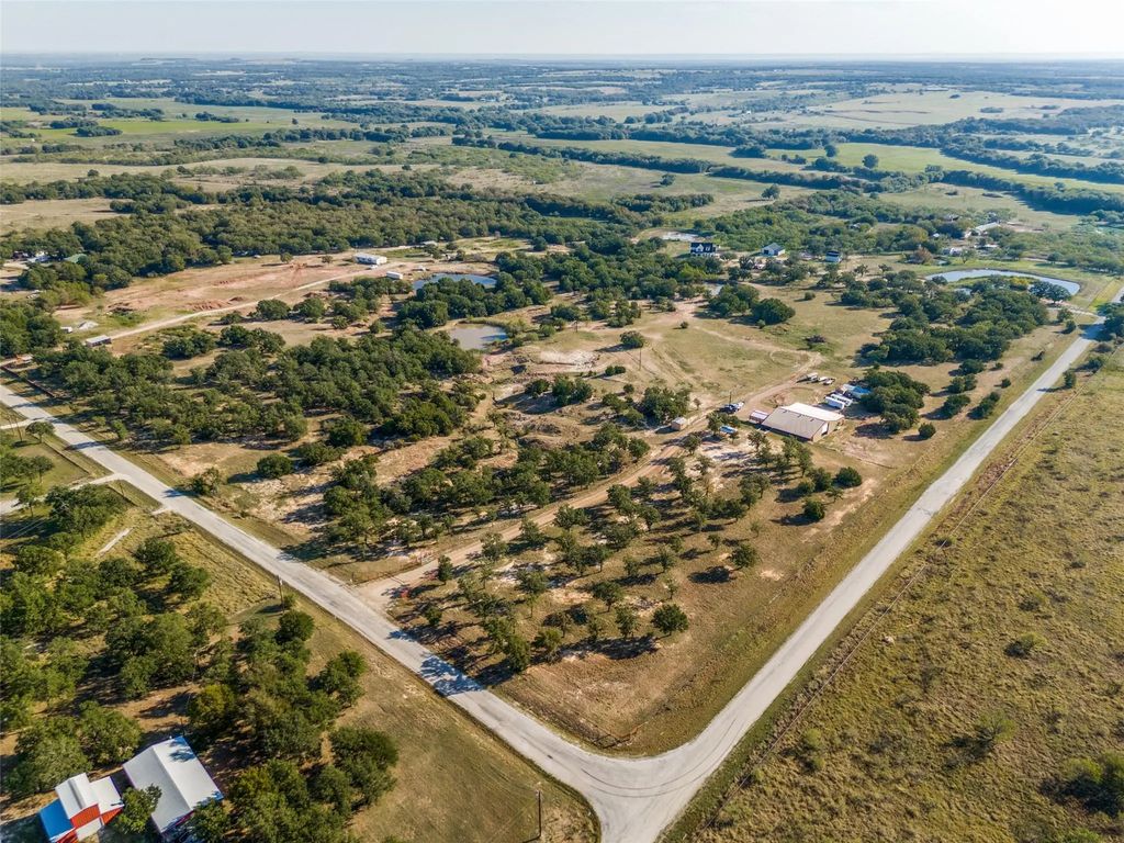 689 County Road 3737, Bridgeport