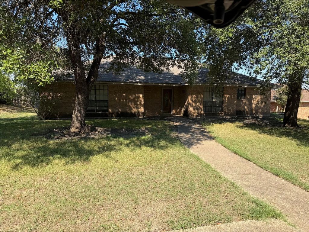 1129 Evergreen Circle, DeSoto