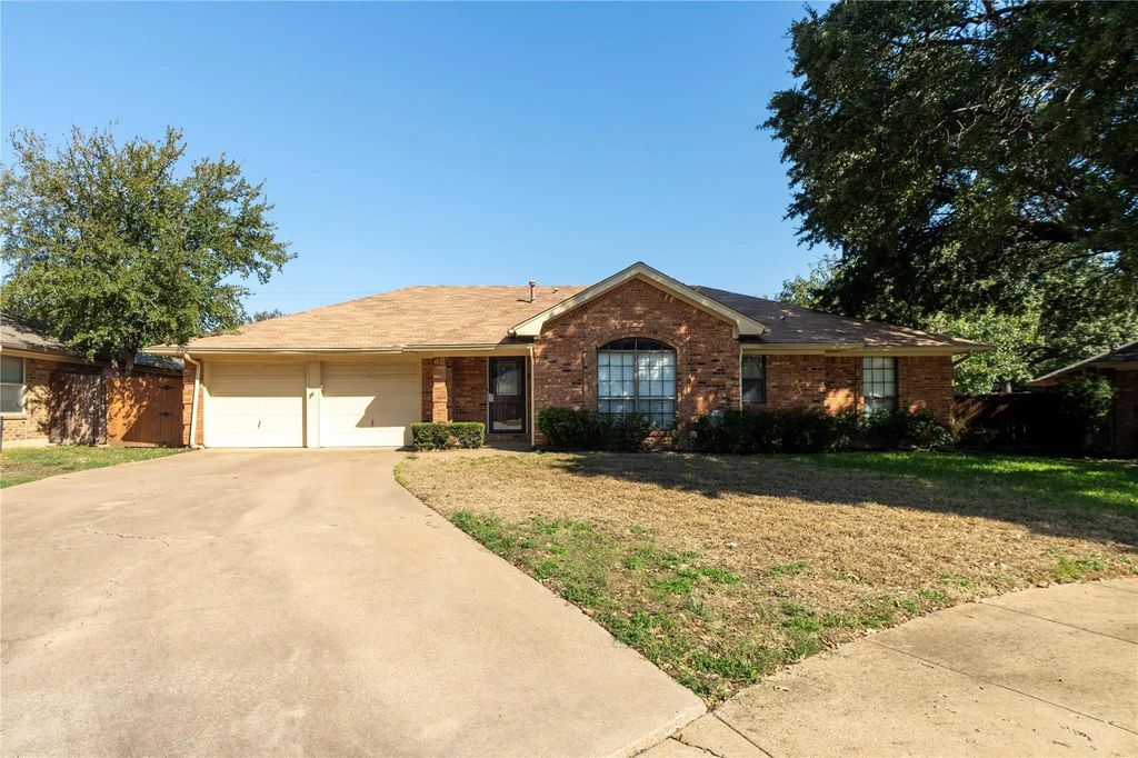 2617 Nantucket Court, Bedford
