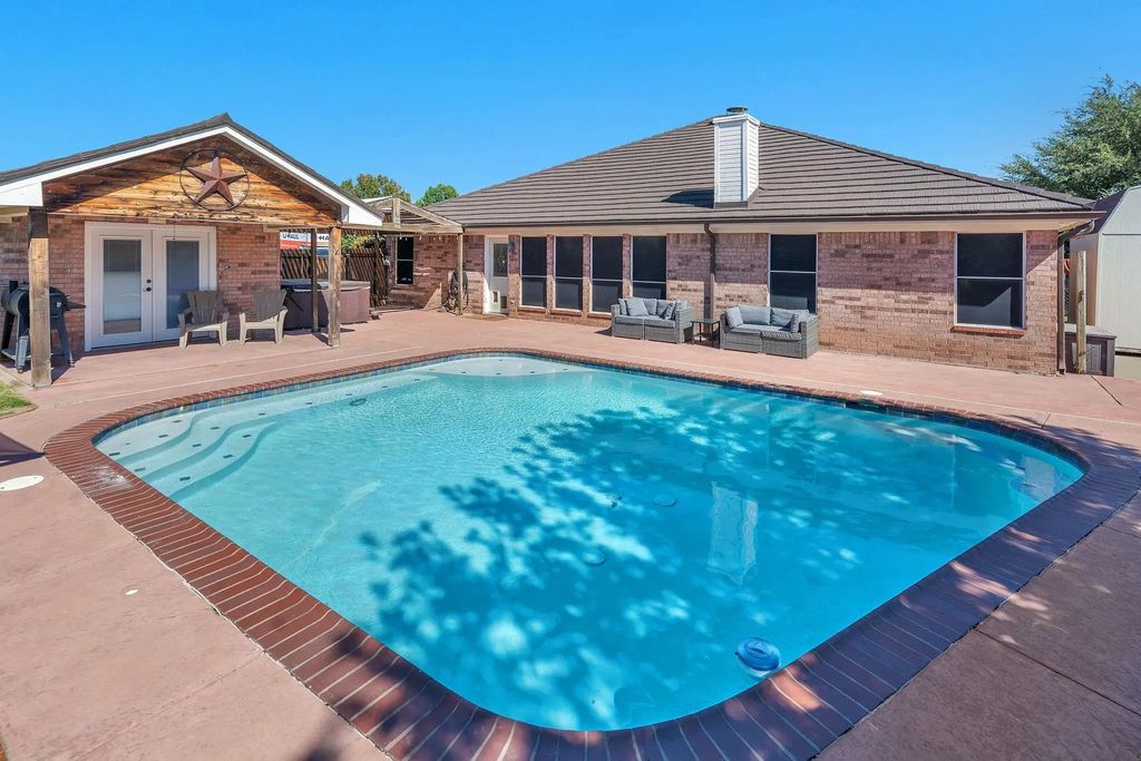 229 Willow Creek Drive, Weatherford
