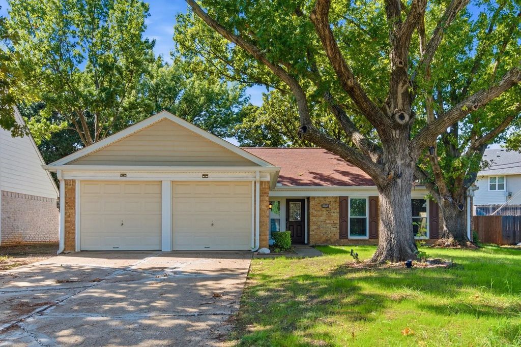 1933 Pin Oak Drive, Flower Mound