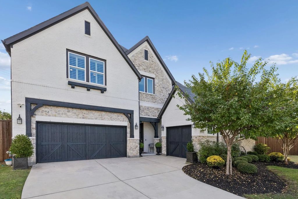 8004 Sarahville Drive, Dallas