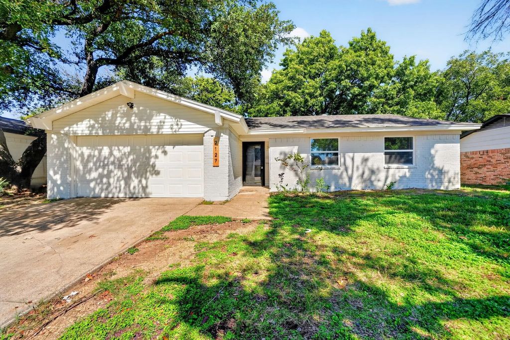 2127 Versailles Drive, Carrollton