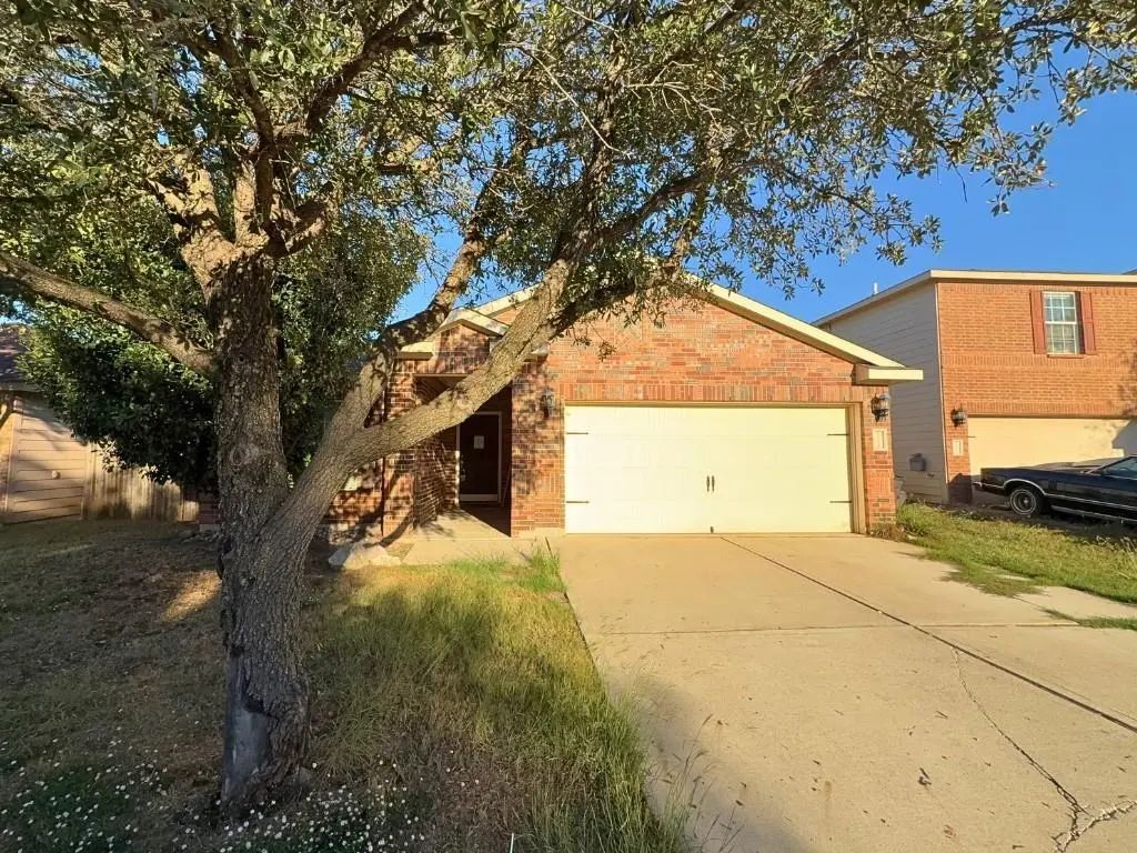 10009 Iron Ridge Drive, Fort Worth