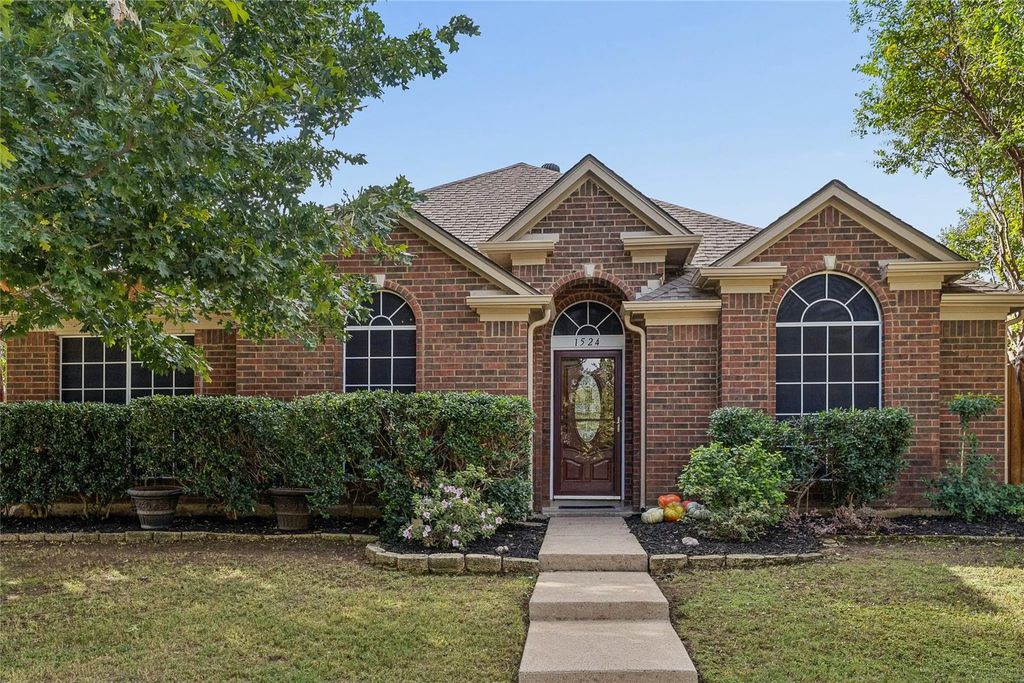 1524 Fairfield Court, Lewisville