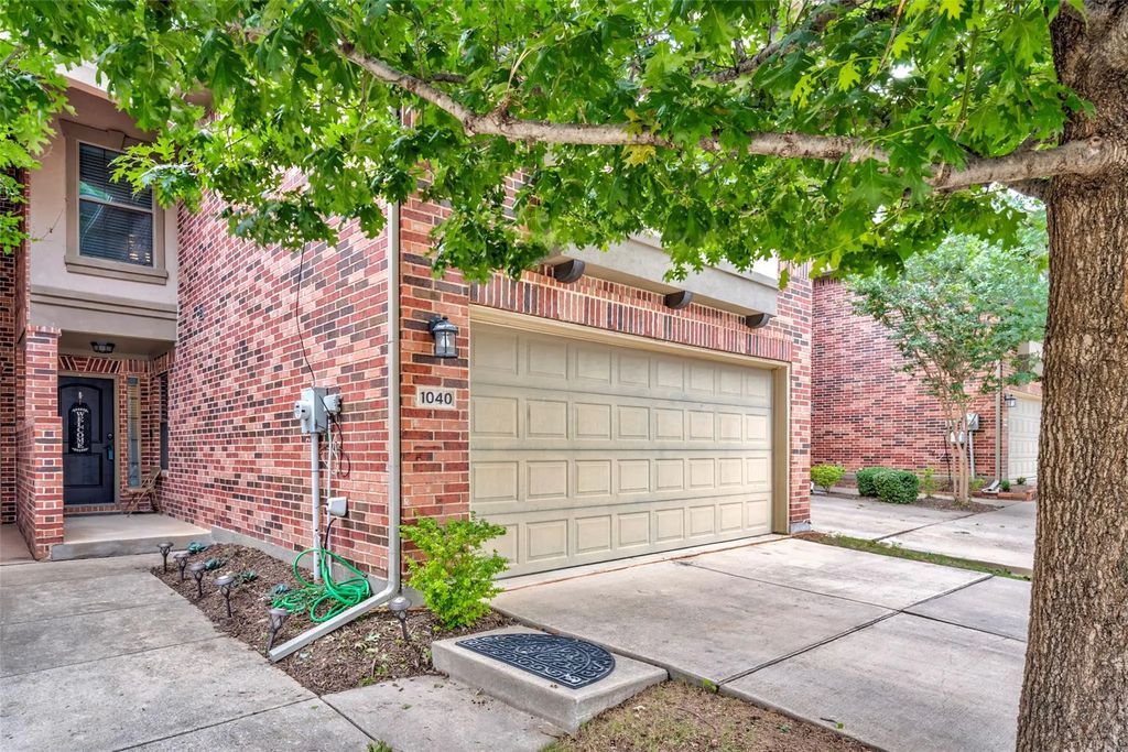 1040 Lucy Lane, Allen