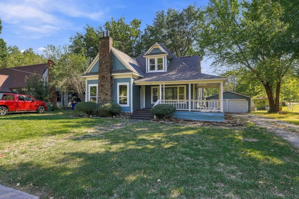 512 E Main Street, Whitesboro