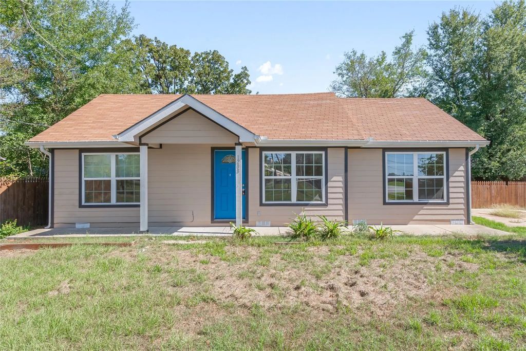 1208 N Spring Street, Grand Saline
