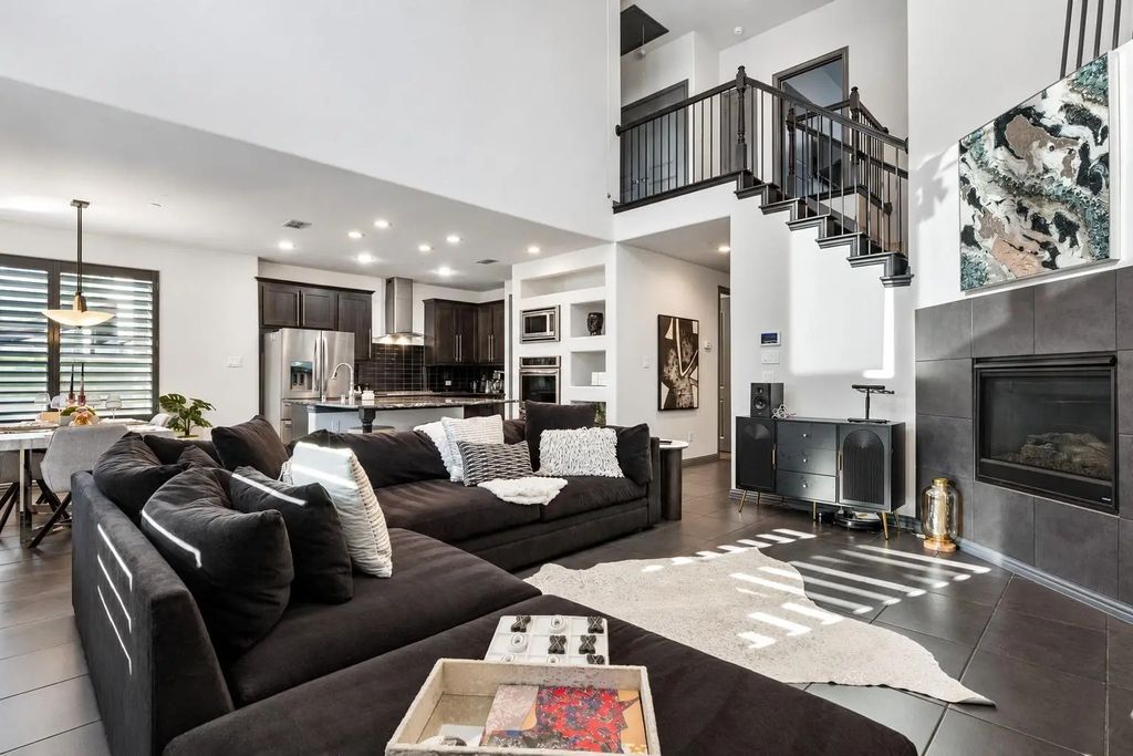 6112 Black Swan Circle, Garland