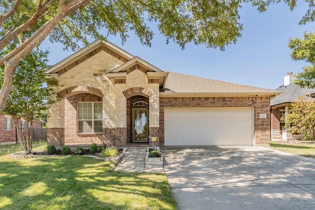 2205 Clairborne Drive, Fort Worth
