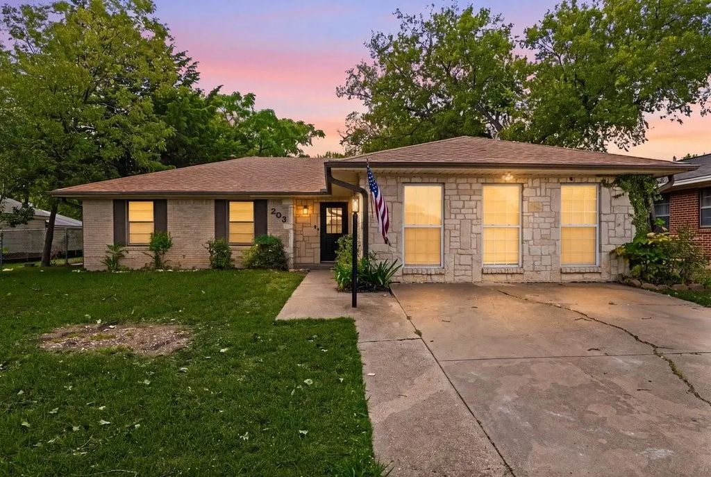 203 Evelyn Street, DeSoto