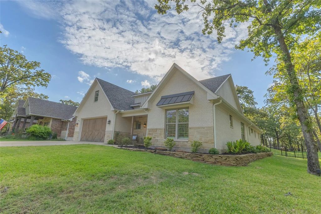 239 Colonial Drive, Mabank