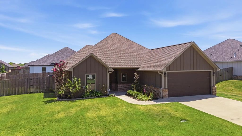 217 Smith Circle, Lindale