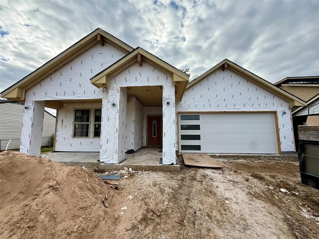 427 32nd Street, Grand Prairie