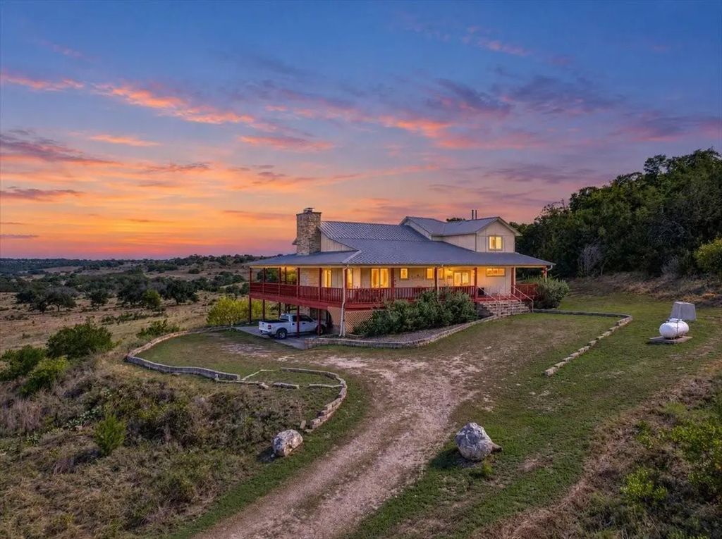 1500 County Road 161, Evant