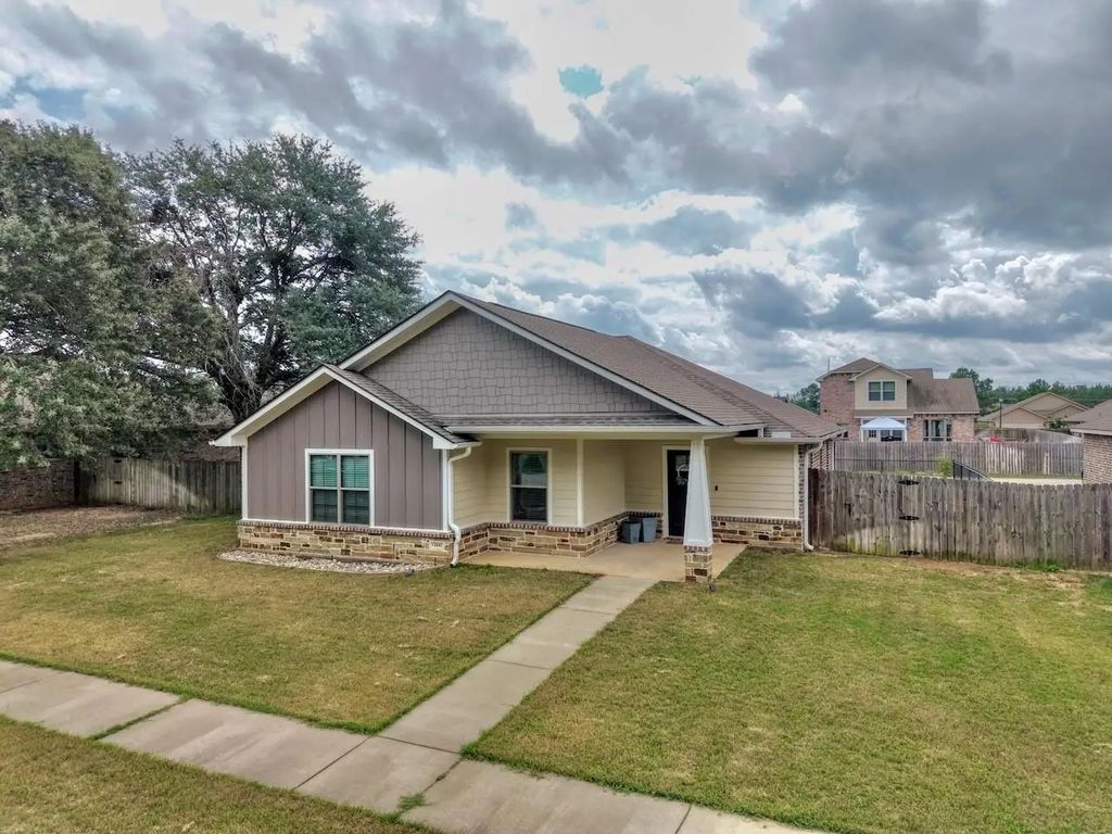 13847 County Road 4200, Lindale