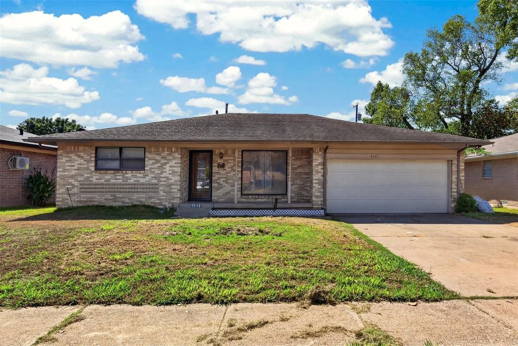 8642 Barclay Street, Dallas