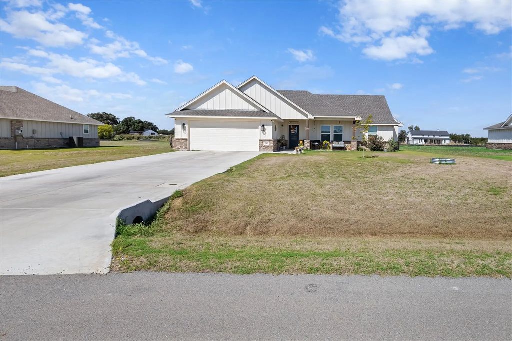 232 Yawney Drive, Lipan