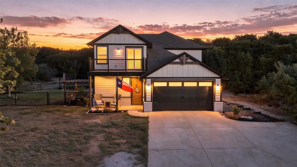 1006 Mojave Trail, Granbury
