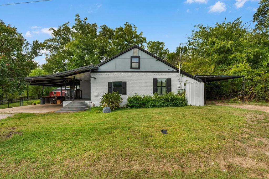 702 Monticello Drive, Springtown