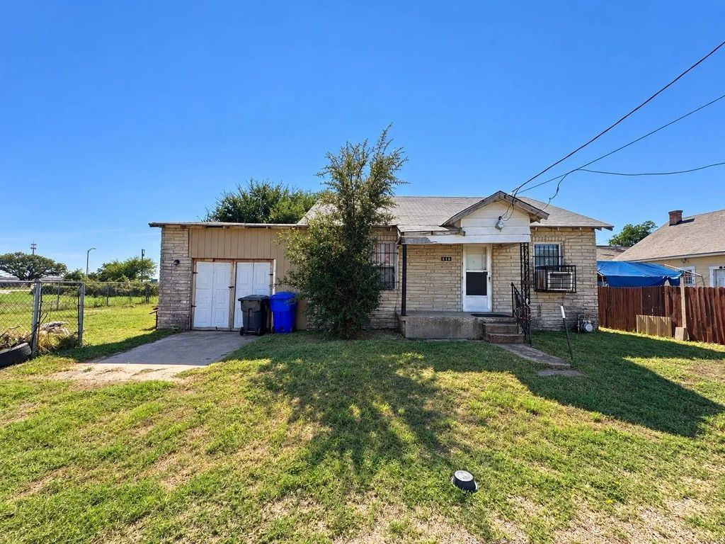 207 E Church Street, Waco