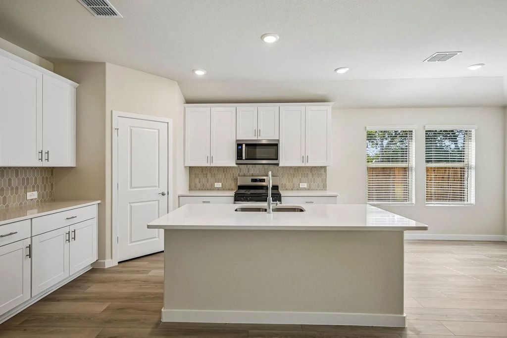 2509 Grand Canyon Street, Anna