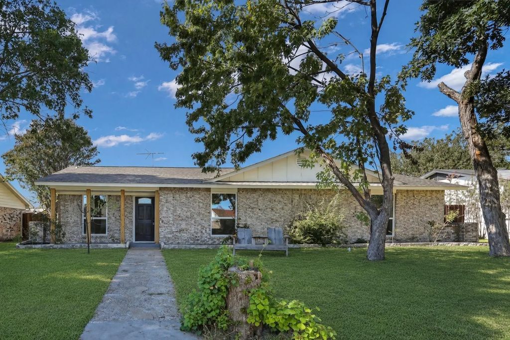 513 Colonial Drive, Garland
