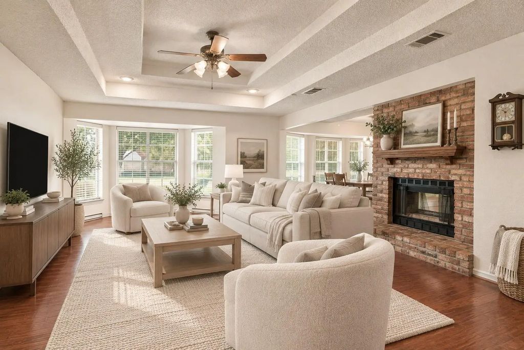 819 Nokomis Circle, Lancaster
