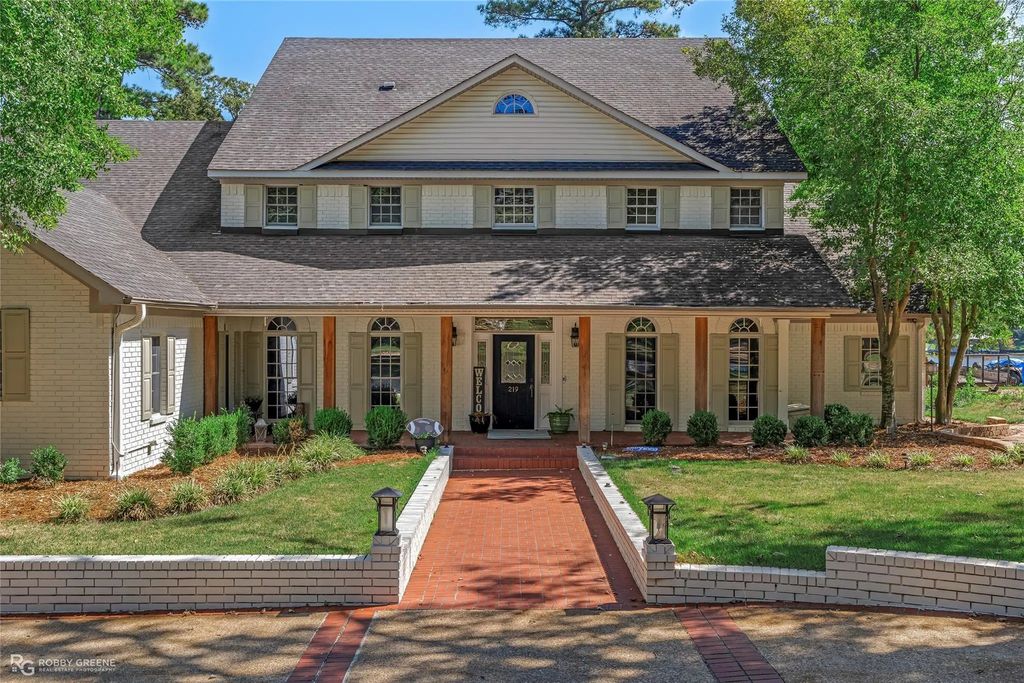 219 Bay Hills Drive, Benton