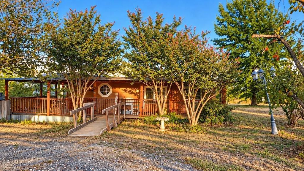 14833 Fm 2756, Farmersville