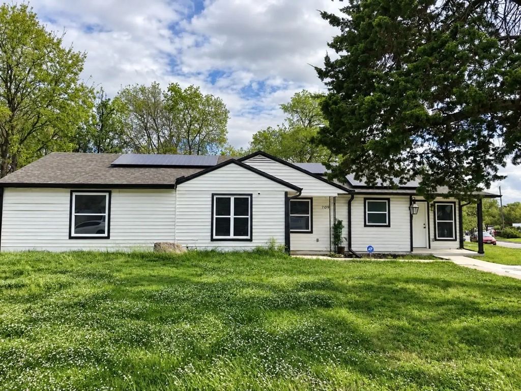 709 Sw Dallas Street, Grand Prairie