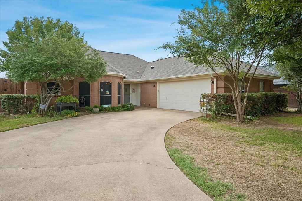 8920 Ashcraft Drive, North Richland Hills