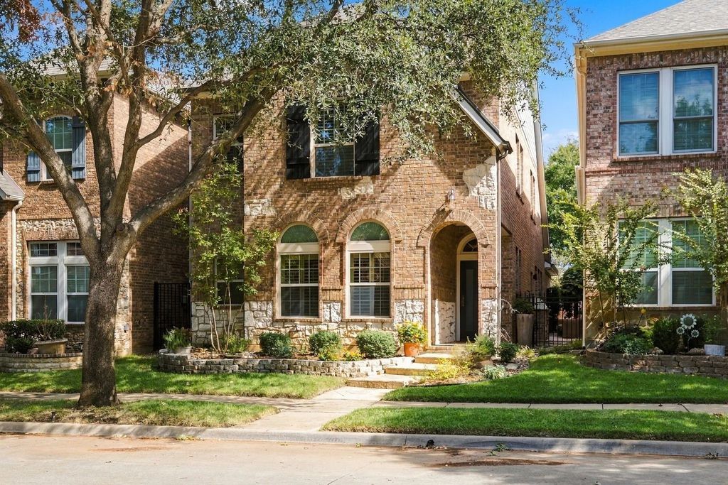 227 Buckingham Avenue, Euless