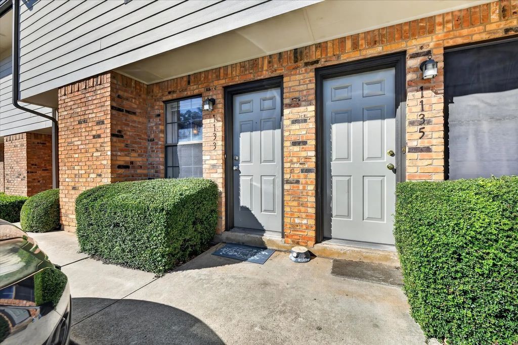 1133 Dallas Drive, Denton