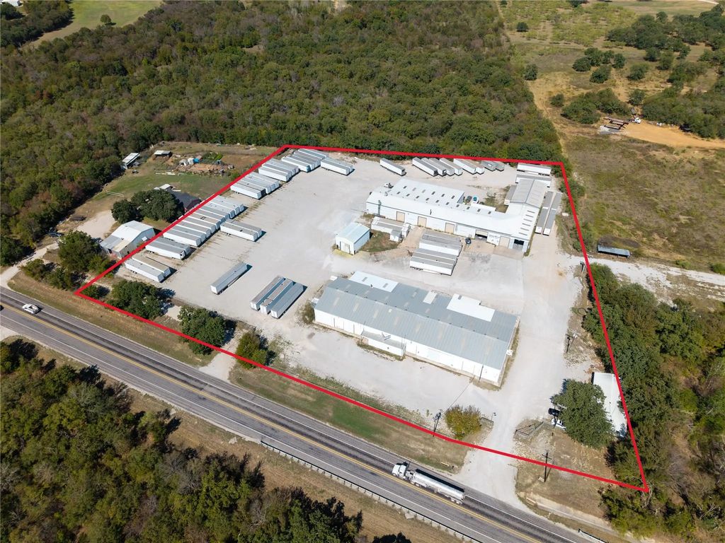500 Fm 1658, Bridgeport