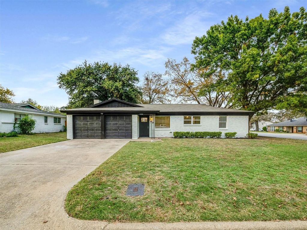 1200 Walker Drive, Hurst