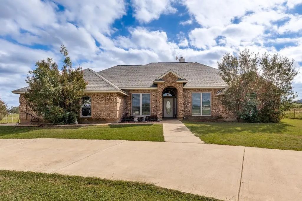 609 South Drive, Springtown