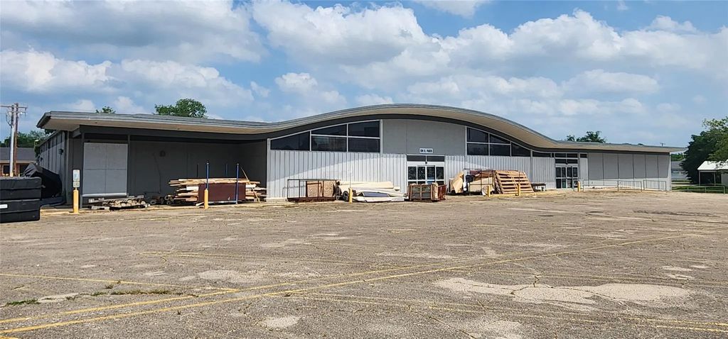 104 N Paris Street, Mexia