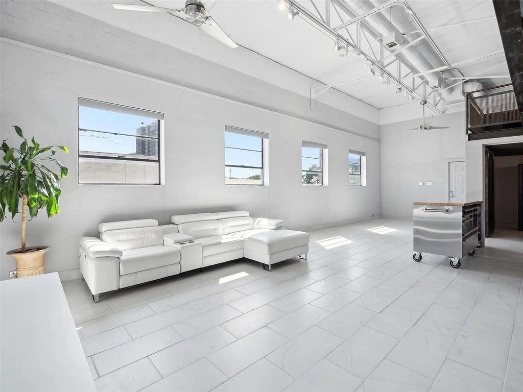215 N Walton Street 2, Dallas