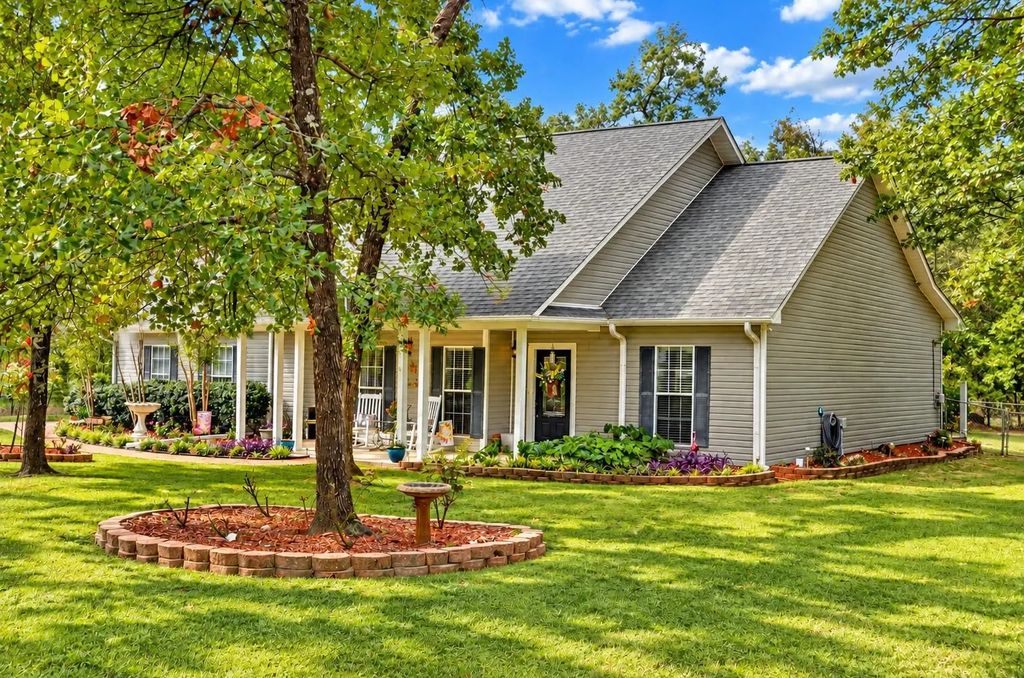 250 County Road 2258, Mineola
