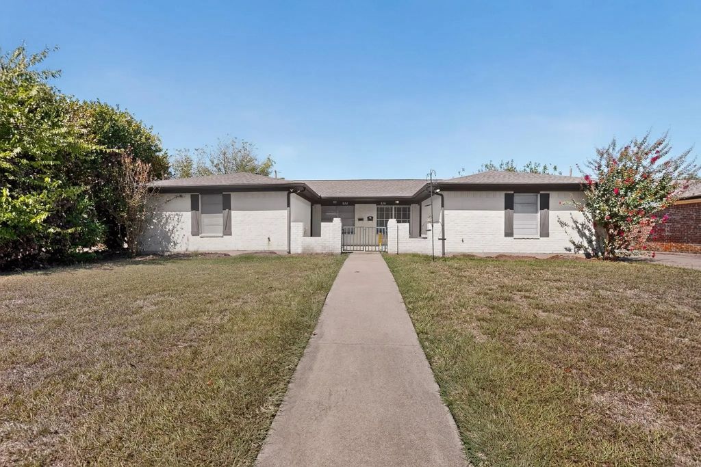 820 Ash Street, Burleson